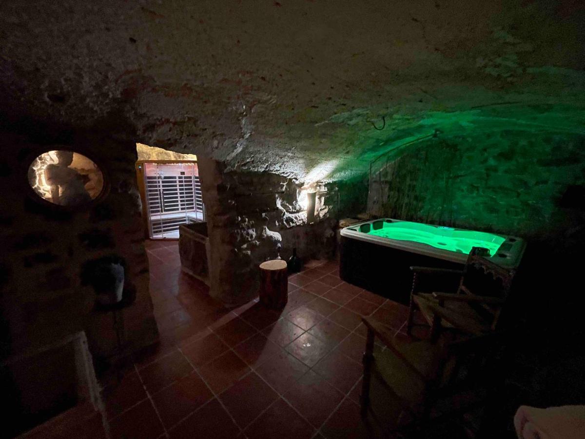 Hotel Castell De L'Aguda Tora de Riubregos Exterior foto